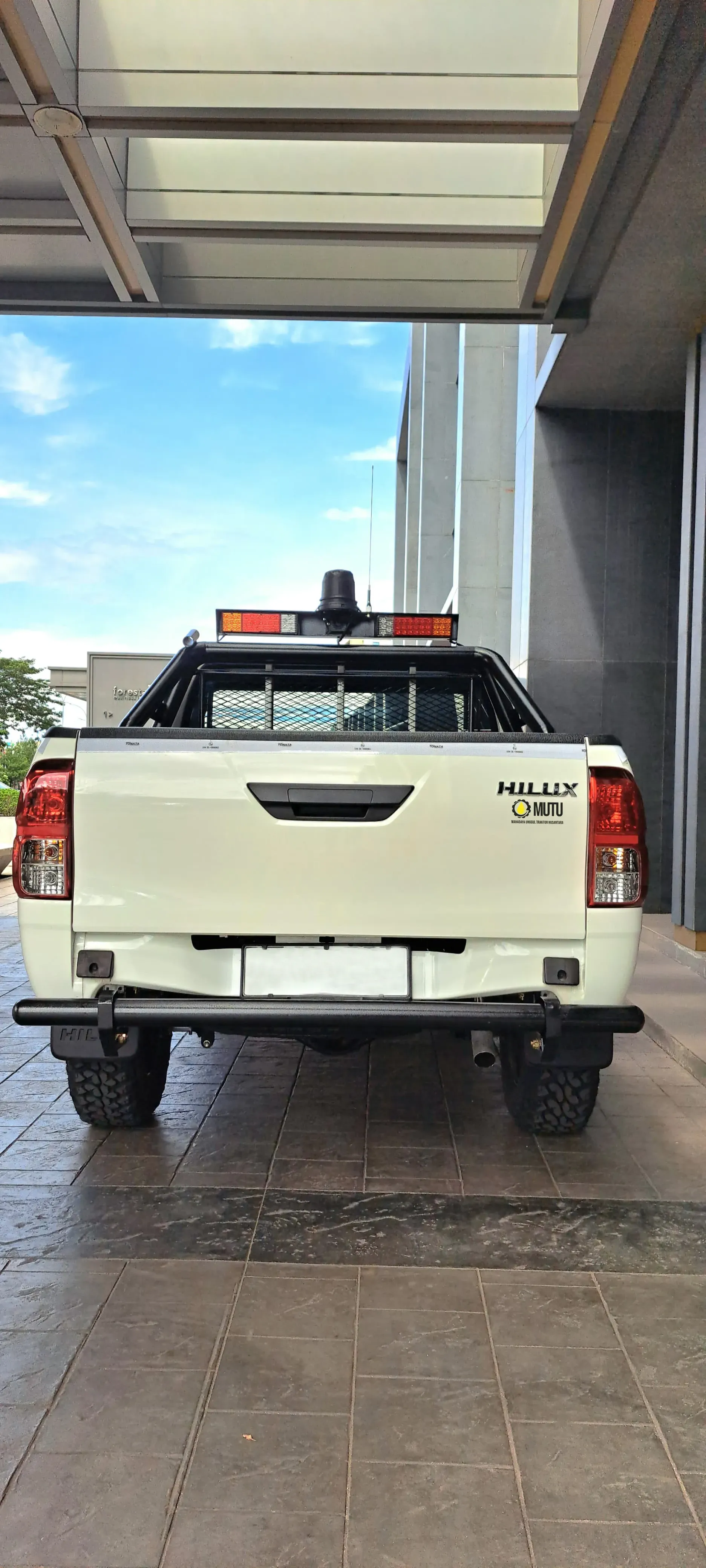 Toyota Hilux view 3